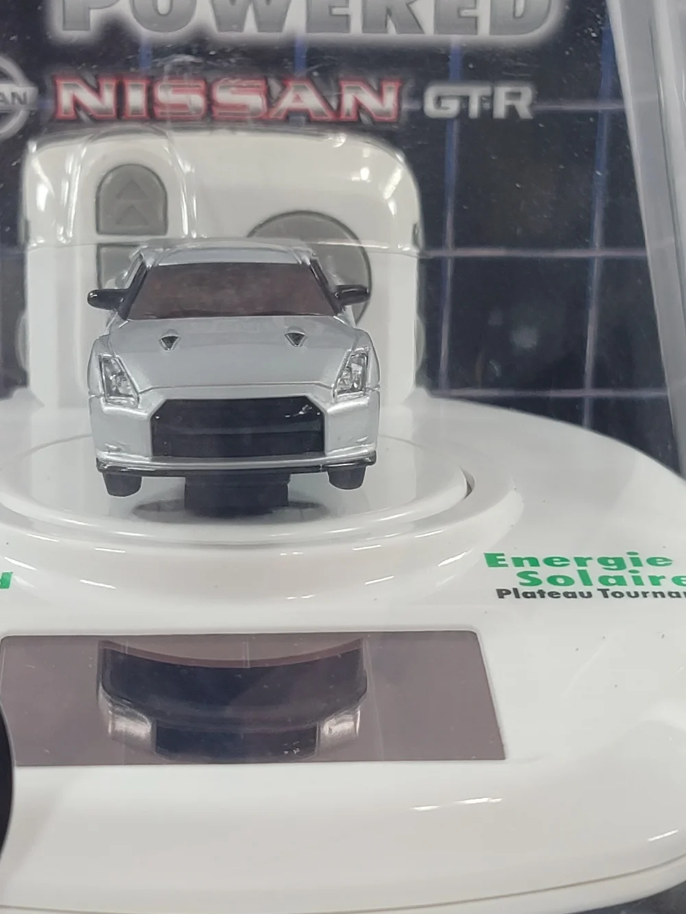 Eztec Infra-Red Remote Control Nissan GT-R With solar-powered rotating display